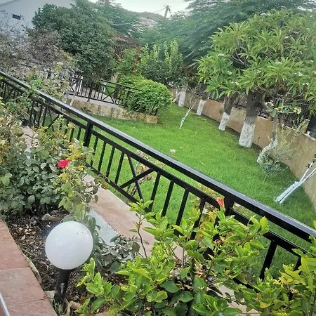 维查海滩公寓酒店 林都斯